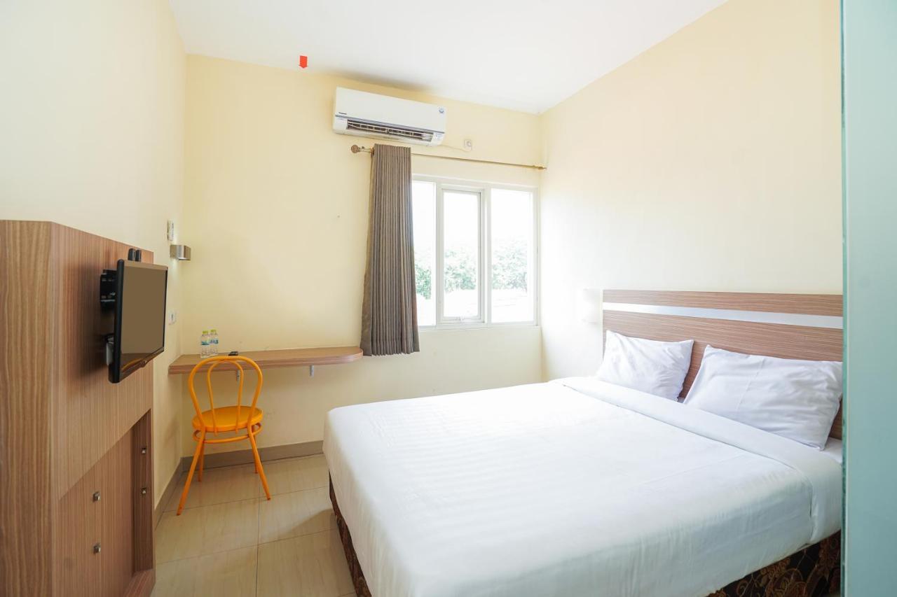 Pratisarawirya Guesthouse By Ecommerceloka Surabaya Exterior foto