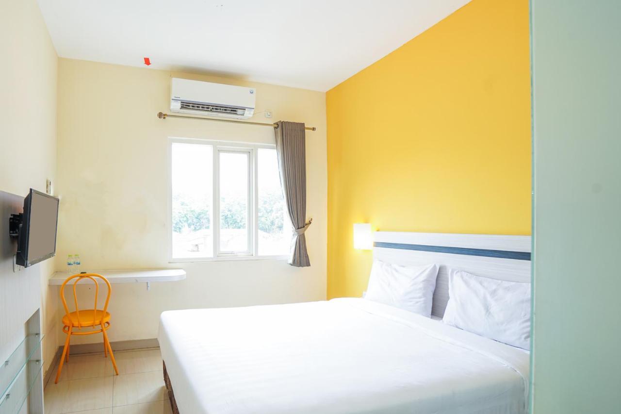 Pratisarawirya Guesthouse By Ecommerceloka Surabaya Exterior foto
